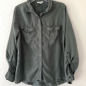 Forever21 Green 3/4 sleeve shirt. Size Medium